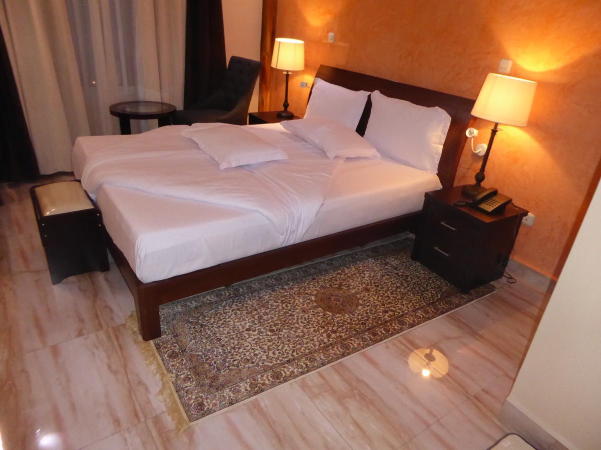 Safyad Hotel Yaoundé エクステリア 写真