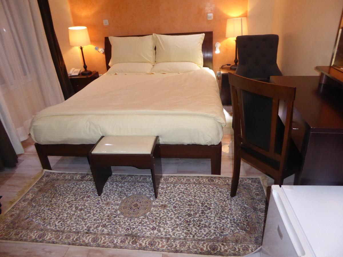 Safyad Hotel Yaoundé エクステリア 写真